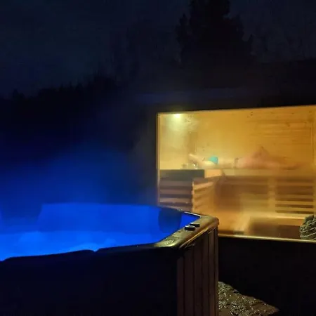 Secluded Private Hot-tub, Sauna & Fire-pit Holiday home *