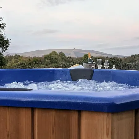 Secluded Private Hot-tub, Sauna&fire-pit