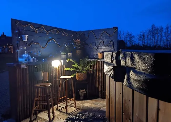 Secluded Private Hot-tub, Sauna & Fire-pit Holiday home