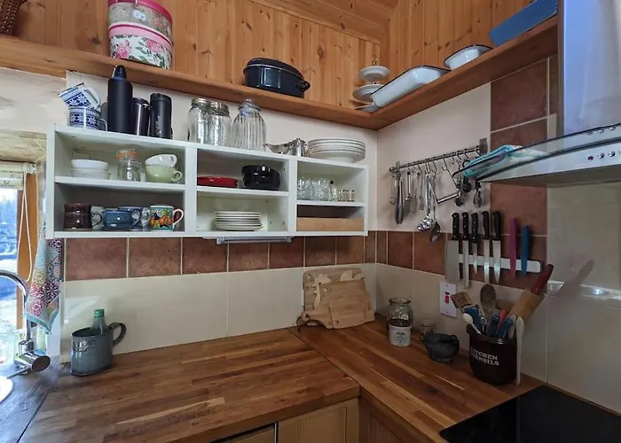 Secluded Private Hot-tub, Sauna & Fire-pit