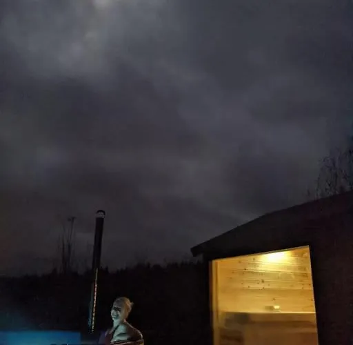 Secluded Private Hot-tub, Sauna & Fire-pit *