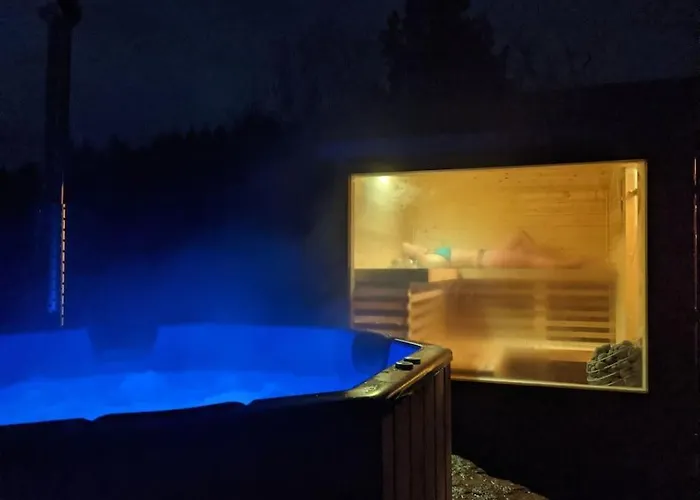 Secluded Private Hot-tub, Sauna & Fire-pit Holiday home *