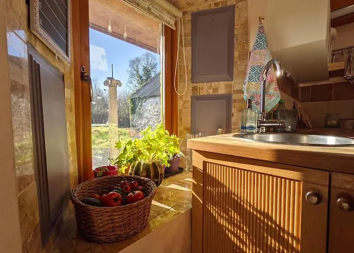 Secluded Private Hot-tub, Sauna & Fire-pit