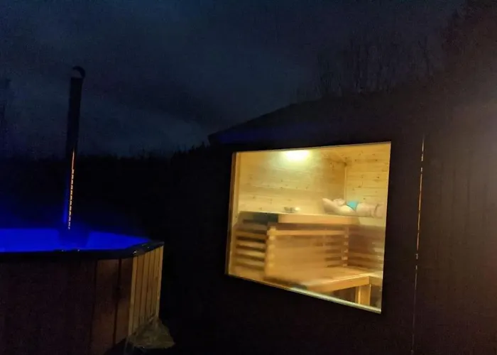 Feriehus Secluded Private Hot-tub, Sauna & Fire-pit