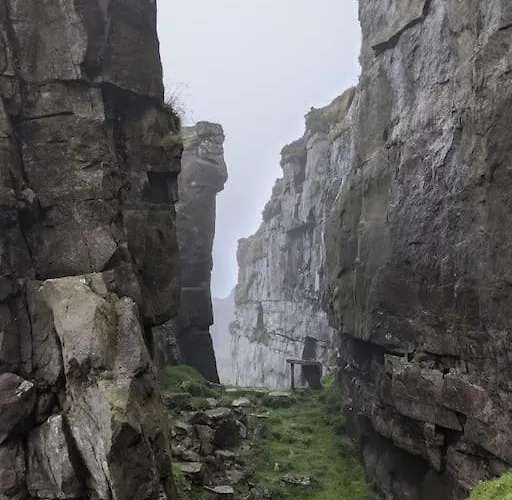 Secluded Private Hot-tub, Sauna & Fire-pit Holiday home *