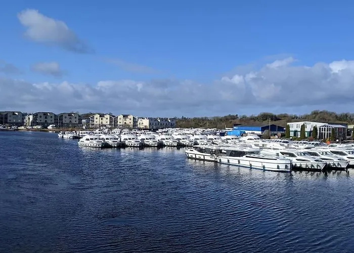 Secluded Private Hot-tub, Sauna & Fire-pit